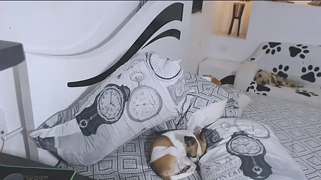 Snapshot of yina-rosse chatting on March 17, 2025, 10:49 pm yina-rosse online show from March 17, 2025, 10:49 pm