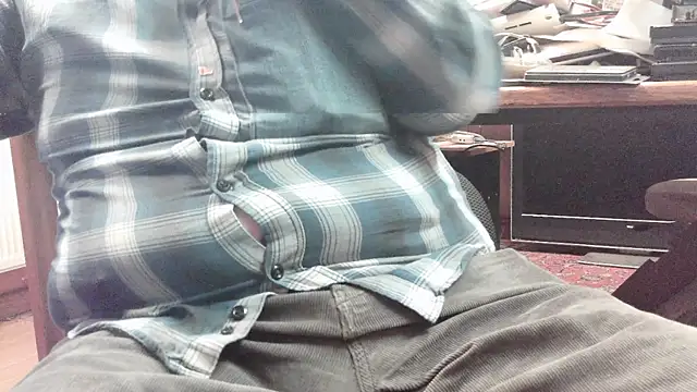 Snapshot of HaraldGermany chatting on October 8, 2025, 4:37 pm HaraldGermany online show from October 8, 2025, 4:37 pm