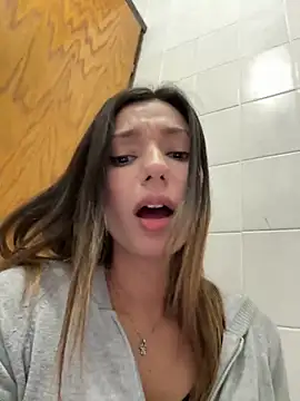 Snapshot of _MiaQueen_ chatting on December 8, 2024, 9:19 pm  MiaQueen  online show from December 8, 2024, 9:19 pm