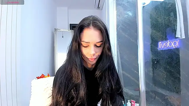 Snapshot of realhotfallingdevil chatting on October 9, 2025, 4:21 am realhotfallingdevil online show from October 9, 2025, 4:21 am