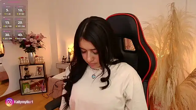 Snapshot of KallyMyller1 chatting on February 21, 2025, 7:43 pm KallyMyller1 online show from February 21, 2025, 7:43 pm