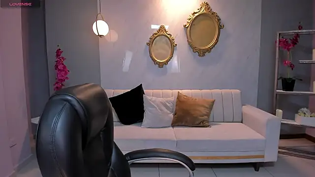 Snapshot of BrennaWalker chatting on February 26, 2025, 2:48 am BrennaWalker online show from February 26, 2025, 2:48 am