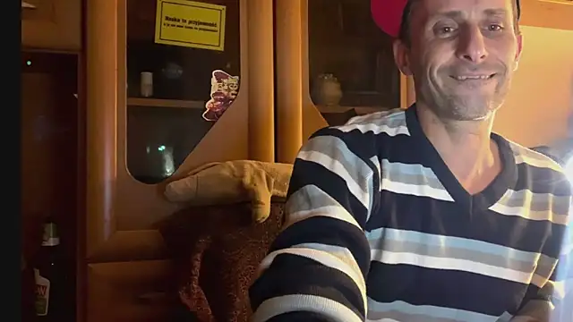 Snapshot of FireFox_Feel chatting on November 7, 2025, 7:58 pm FireFox Feel online show from November 7, 2025, 7:58 pm