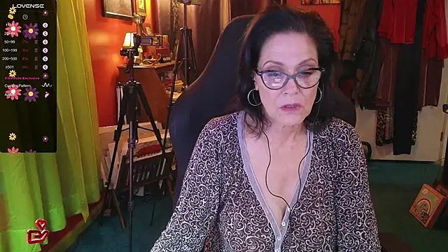 Snapshot of Good-Juju chatting on December 29, 2024, 5:21 am Good-Juju online show from December 29, 2024, 5:21 am