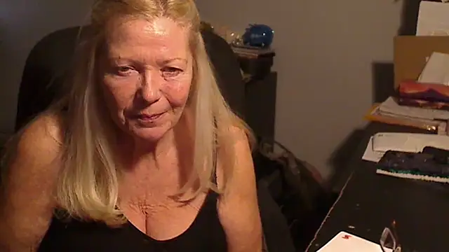 Snapshot of XTRAHORNYONE chatting on March 2, 2025, 3:45 am XTRAHORNYONE online show from March 2, 2025, 3:45 am