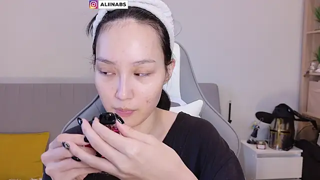 Snapshot of aliiiiiina chatting on January 26, 2025, 3:48 am aliiiiiina online show from January 26, 2025, 3:48 am