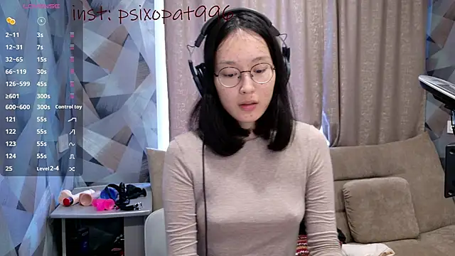 Snapshot of aliiiiiina chatting on September 21, 2025, 9:55 am aliiiiiina online show from September 21, 2025, 9:55 am