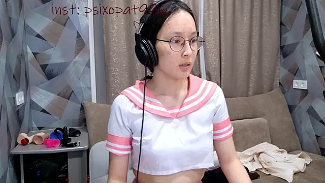 Snapshot of aliiiiiina chatting on September 22, 2025, 8:00 pm aliiiiiina online show from September 22, 2025, 8:00 pm