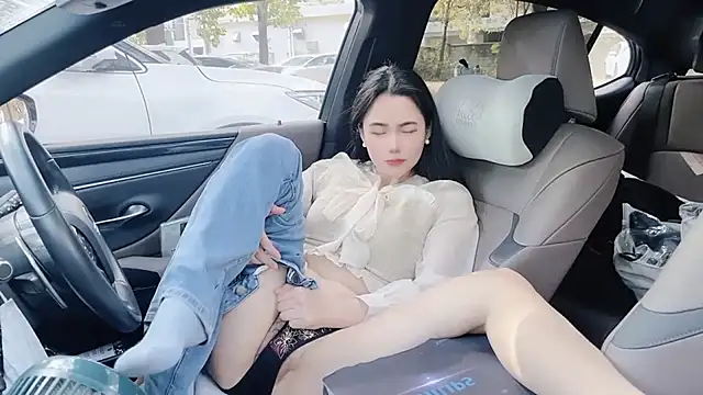 Snapshot of orla2021 chatting on January 1, 2025, 6:37 am orla2021 online show from January 1, 2025, 6:37 am