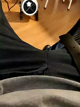 Snapshot of papiculo86 chatting on December 22, 2024, 12:28 am papiculo86 online show from December 22, 2024, 12:28 am