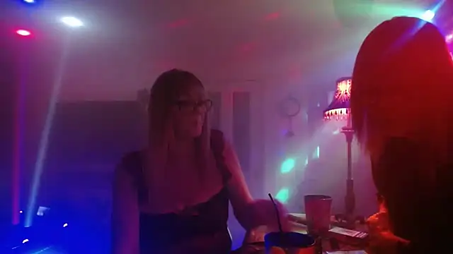 Snapshot of COUPLE4VOYEUR01 chatting on October 11, 2025, 6:39 pm COUPLE4VOYEUR01 online show from October 11, 2025, 6:39 pm