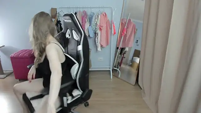 Snapshot of sexxy_potatoes chatting on November 5, 2025, 2:06 pm sexxy potatoes online show from November 5, 2025, 2:06 pm