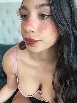 Snapshot of LoveLillyy chatting on February 5, 2025, 6:59 pm LoveLillyy online show from February 5, 2025, 6:59 pm