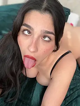 Snapshot of LoveLillyy chatting on March 7, 2025, 12:37 am LoveLillyy online show from March 7, 2025, 12:37 am