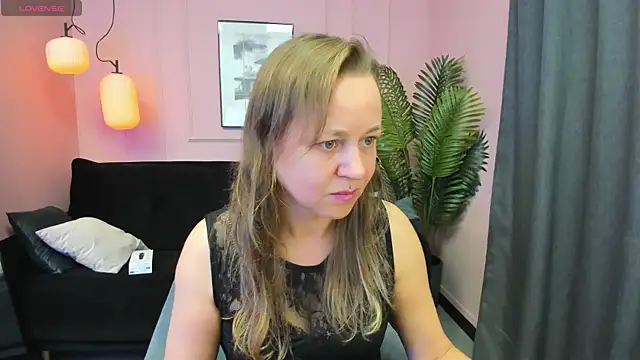 Snapshot of GabrielGold chatting on November 6, 2025, 8:43 pm GabrielGold online show from November 6, 2025, 8:43 pm