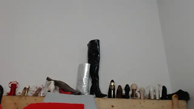 Snapshot of Cherry_1992 chatting on January 16, 2025, 3:35 pm Cherry 1992 online show from January 16, 2025, 3:35 pm