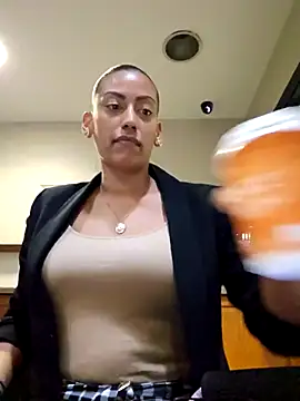 Snapshot of Nikkierosee chatting on March 1, 2025, 11:47 pm Nikkierosee online show from March 1, 2025, 11:47 pm