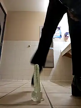 Snapshot of Nikkierosee chatting on March 19, 2025, 6:14 am Nikkierosee online show from March 19, 2025, 6:14 am