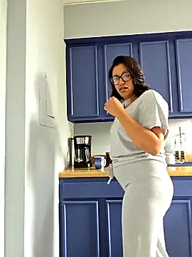 Snapshot of Nikkierosee chatting on October 29, 2025, 3:25 pm Nikkierosee online show from October 29, 2025, 3:25 pm