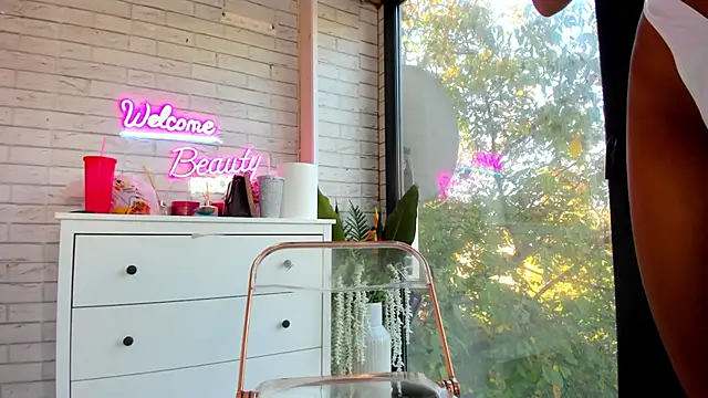 Snapshot of Britney_Charm_ chatting on October 20, 2025, 6:14 am Britney Charm online show from October 20, 2025, 6:14 am