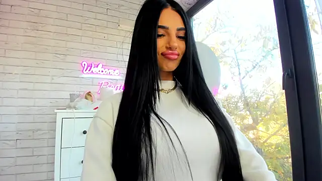 Snapshot of Britney_Charm_ chatting on November 2, 2025, 6:38 am Britney Charm online show from November 2, 2025, 6:38 am