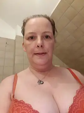 Snapshot of saharaheiss chatting on December 5, 2024, 3:39 pm saharaheiss online show from December 5, 2024, 3:39 pm