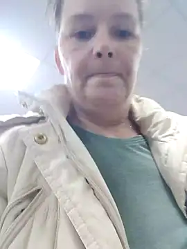 Snapshot of saharaheiss chatting on December 20, 2024, 1:54 pm saharaheiss online show from December 20, 2024, 1:54 pm