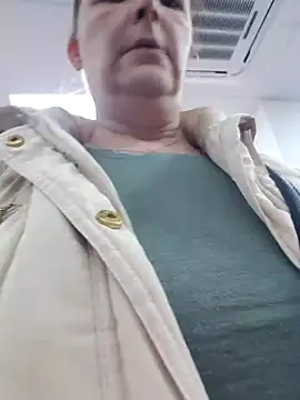 Snapshot of saharaheiss chatting on December 21, 2024, 11:22 am saharaheiss online show from December 21, 2024, 11:22 am