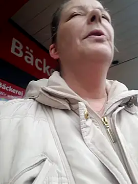 Snapshot of saharaheiss chatting on January 23, 2025, 2:39 pm saharaheiss online show from January 23, 2025, 2:39 pm