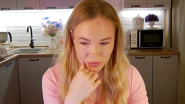 Snapshot of Veronika_Mitchel chatting on October 19, 2025, 12:28 pm Veronika Mitchel online show from October 19, 2025, 12:28 pm