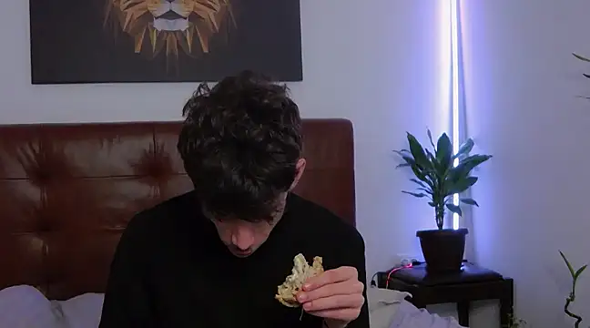 Snapshot of DanielCrush1 chatting on February 12, 2025, 12:37 am DanielCrush1 online show from February 12, 2025, 12:37 am