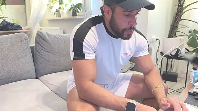 Snapshot of izaak_lover chatting on October 5, 2025, 3:32 pm izaak lover online show from October 5, 2025, 3:32 pm