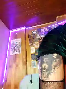 Snapshot of _Laary chatting on January 14, 2025, 10:44 pm  Laary online show from January 14, 2025, 10:44 pm