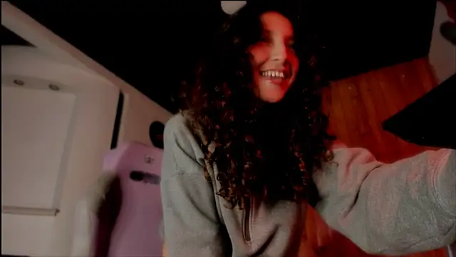 Snapshot of _Laary chatting on February 12, 2025, 11:41 pm  Laary online show from February 12, 2025, 11:41 pm