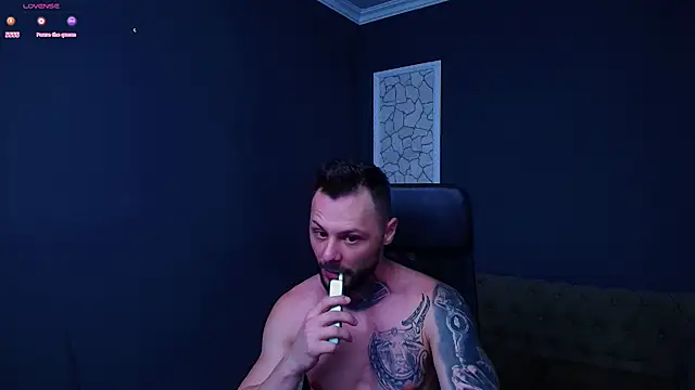 Snapshot of BrianHunts chatting on October 9, 2025, 4:43 am BrianHunts online show from October 9, 2025, 4:43 am