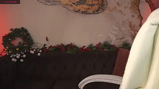 Snapshot of Daphne_Moss chatting on December 19, 2024, 9:17 pm Daphne Moss online show from December 19, 2024, 9:17 pm