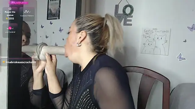 Snapshot of LIila28six chatting on February 14, 2025, 10:59 am LIila28six online show from February 14, 2025, 10:59 am