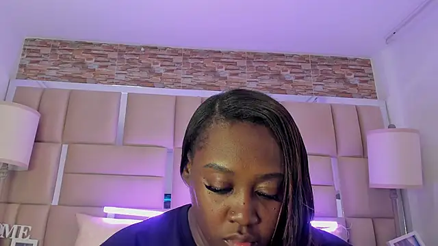 Snapshot of ShaniaBrownn chatting on September 19, 2025, 7:47 pm ShaniaBrownn online show from September 19, 2025, 7:47 pm