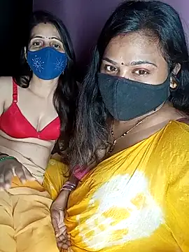 Snapshot of cutee__crazy chatting on October 8, 2025, 7:22 pm cutee  crazy online show from October 8, 2025, 7:22 pm