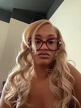 Snapshot of MyssFiji chatting on November 3, 2025, 10:10 pm MyssFiji online show from November 3, 2025, 10:10 pm