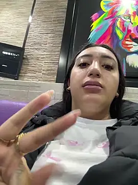 Snapshot of Hannahoff chatting on March 13, 2025, 10:10 pm Hannahoff online show from March 13, 2025, 10:10 pm