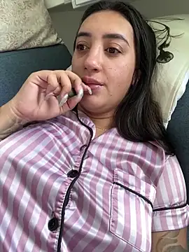 Snapshot of Hannahoff chatting on October 19, 2025, 5:13 pm Hannahoff online show from October 19, 2025, 5:13 pm