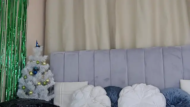 Snapshot of Barbie_Blond_ chatting on December 29, 2024, 7:06 am Barbie Blond  online show from December 29, 2024, 7:06 am