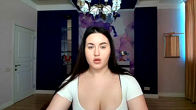Snapshot of Roxie_Bradley chatting on March 8, 2025, 6:32 am Roxie Bradley online show from March 8, 2025, 6:32 am