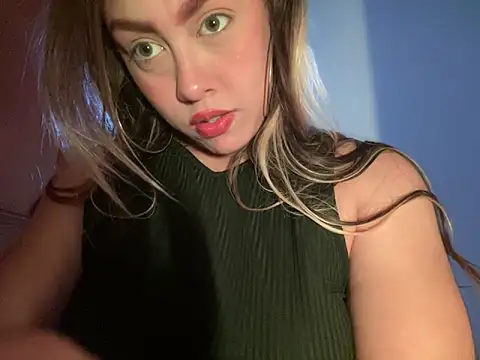 Snapshot of Im_sophiie chatting on December 10, 2024, 8:40 am Im sophiie online show from December 10, 2024, 8:40 am