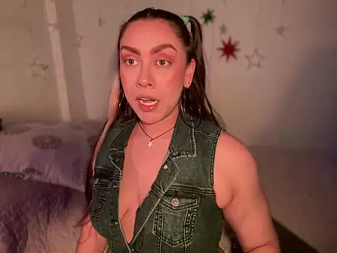 Snapshot of Im_sophiie chatting on December 29, 2024, 6:03 am Im sophiie online show from December 29, 2024, 6:03 am