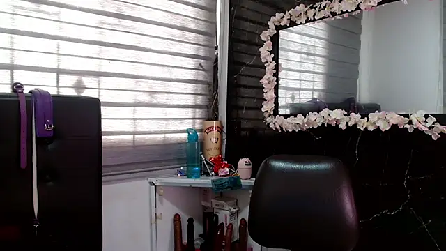 Snapshot of VIOLETTA-HOT chatting on March 18, 2025, 4:59 pm VIOLETTA-HOT online show from March 18, 2025, 4:59 pm