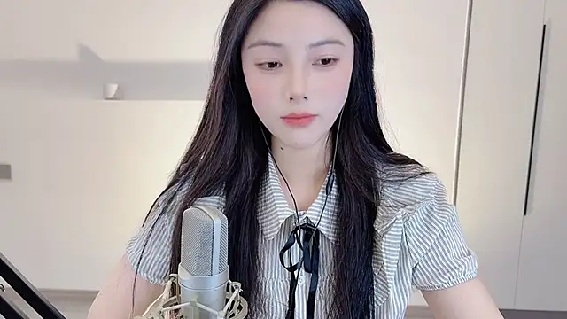 Snapshot of HaagenDazs_ chatting on February 19, 2025, 12:11 pm HaagenDazs  online show from February 19, 2025, 12:11 pm