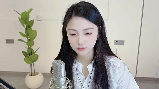 Snapshot of HaagenDazs_ chatting on March 7, 2025, 1:09 am HaagenDazs  online show from March 7, 2025, 1:09 am