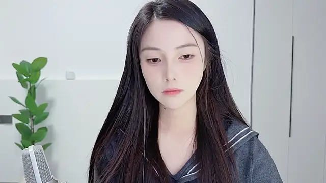 Snapshot of HaagenDazs_ chatting on October 18, 2025, 12:06 pm HaagenDazs  online show from October 18, 2025, 12:06 pm